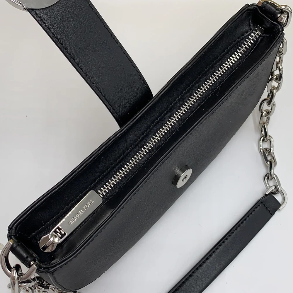 MICHAEL KORS
Carmen Small Shoulder
Pochette Bag
Black
NWT - Picture 10 of 16